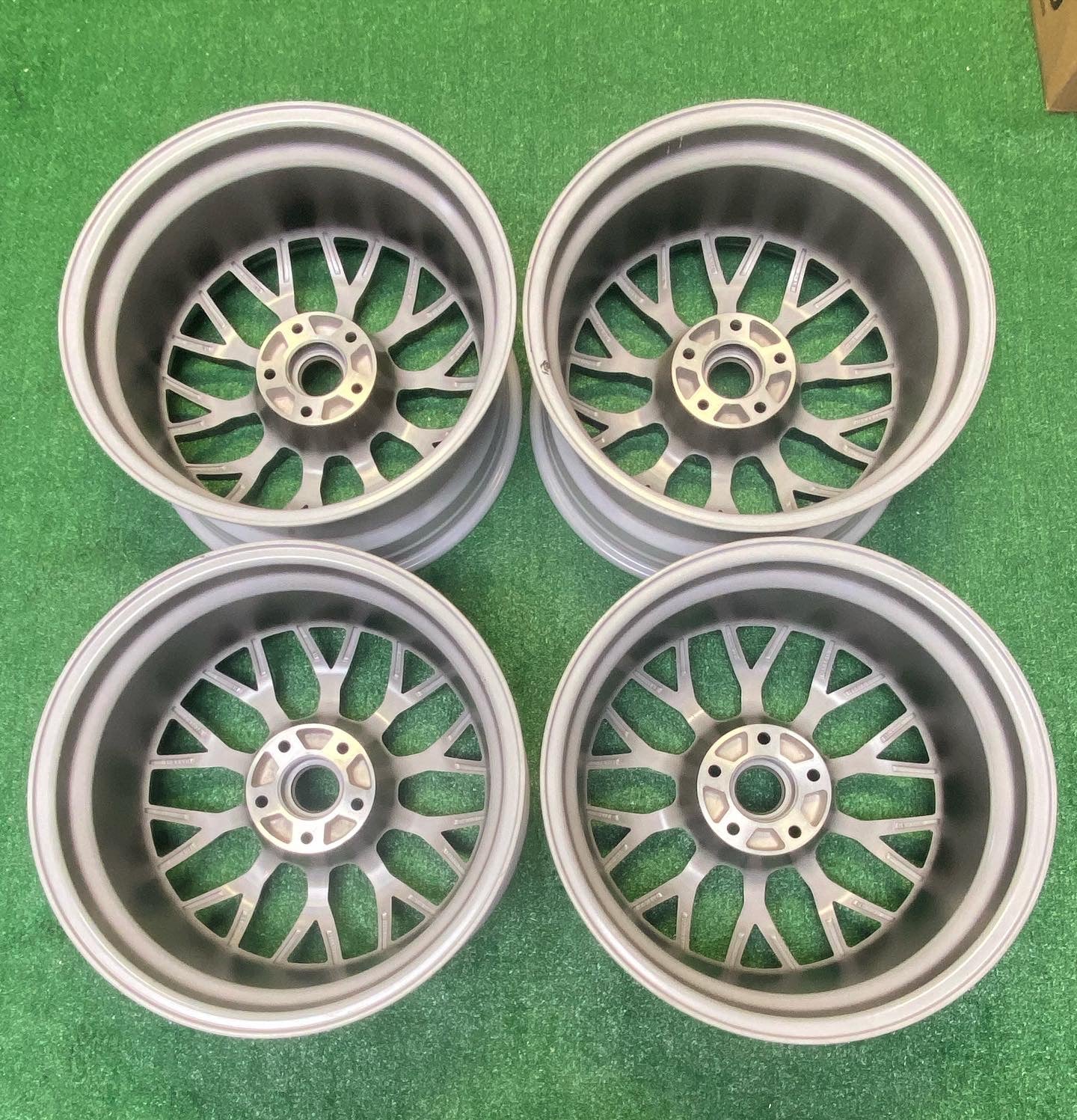 Stern ST-8 Hyper Mesh II wheelset - 5x100 - 19x8.5"