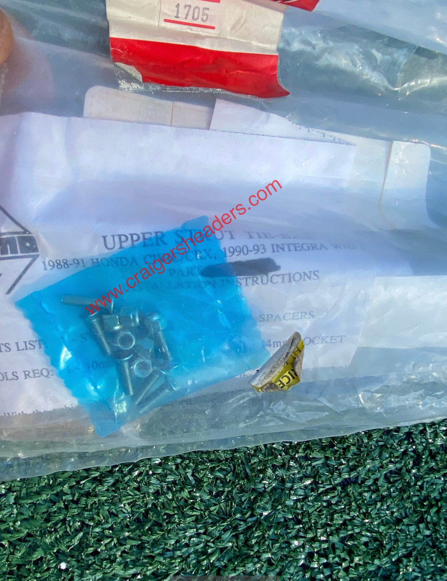 MOMO Front Strut Tower Bar - 90-93 Integra and 88-91Civic and CRX