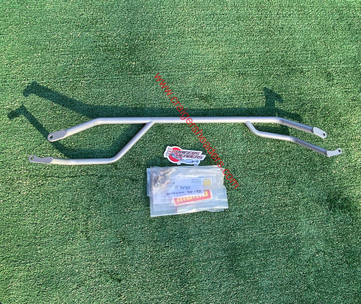 MOMO Front Strut Tower Bar - 90-93 Integra and 88-91Civic and CRX